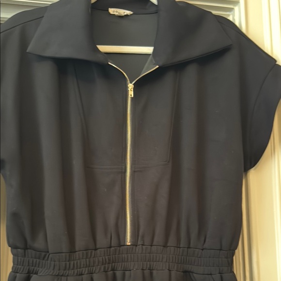 Black Short Sleeve Romper with Zipper - Picture 3 of 6